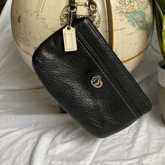 Coach wristlet - Picture 2 of 6